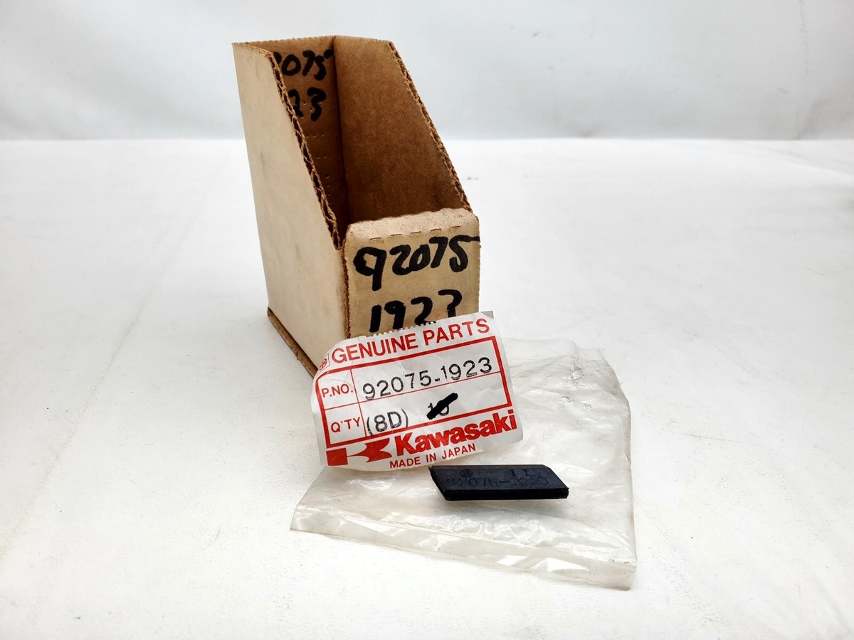Kawasaki NOS NEW 92075-1923 Knee Grip Cover Damper ZX ZX750 Ninja
