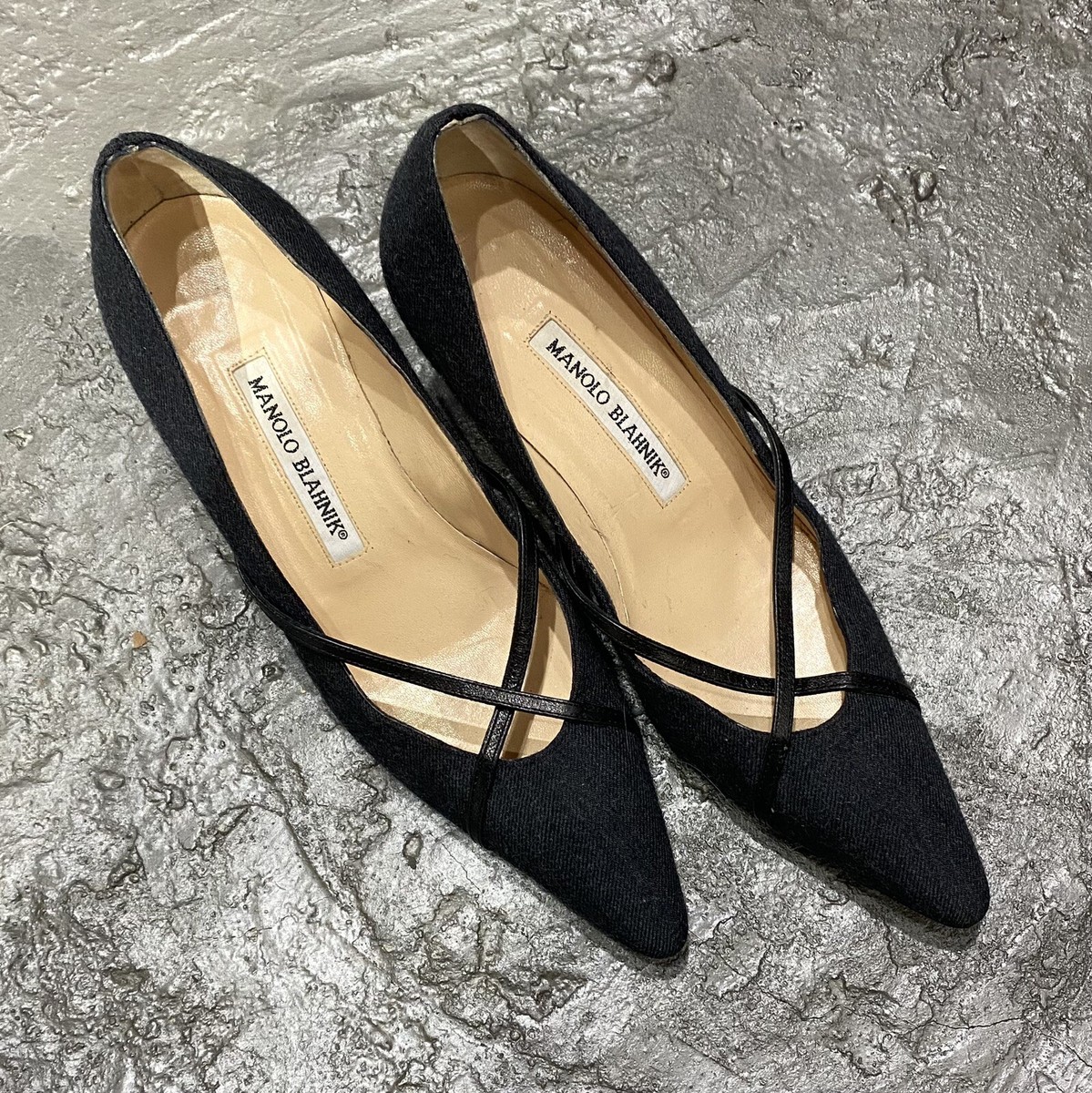Manolo Blahnik 黒青ポインテッドトゥヒール Manolo Blahnik - Moiralo Navy Blue Suede Pump, 70mm