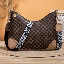 Bucket Bag mit viel Platz, ausgestattet mit e...