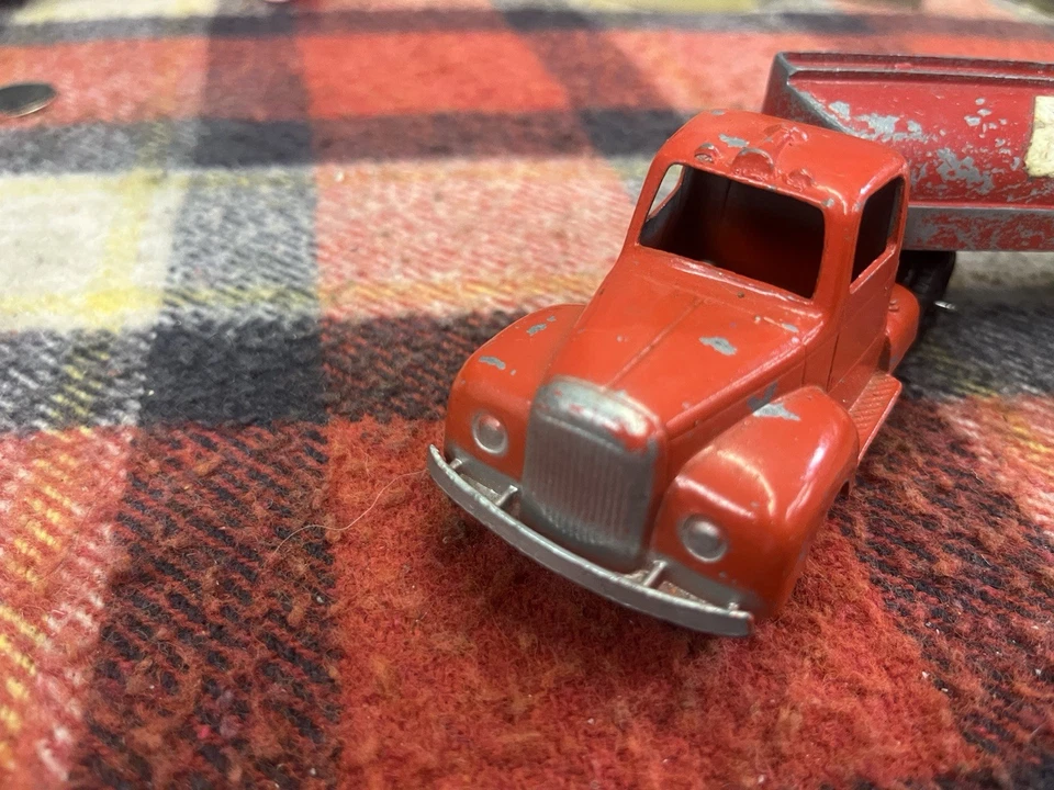 Semi cisterna Tootsietoy Mack L Line Mobilegas modelo #24 Chicago Foto 3 de 4