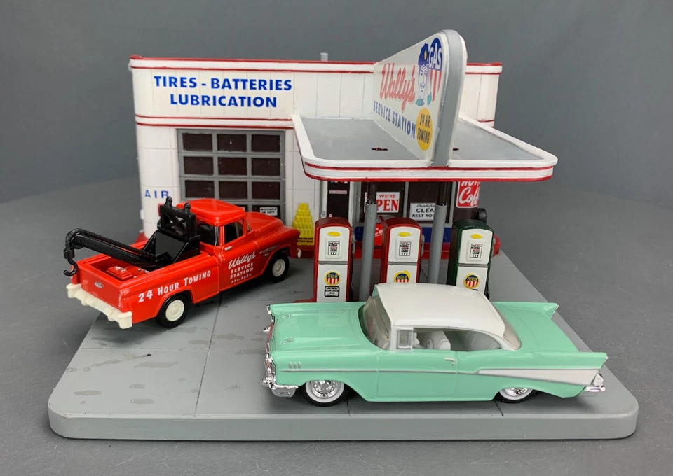 1:43 Ertl American Muscle Cruisin’ Series Wally's Service Station NIB! D1146 - Image 3 of 4