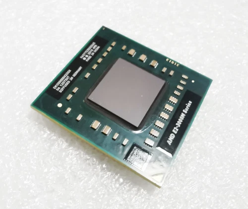 AMD E2-3000M 1.8GHz Socket FS1 1333MHz Laptop EM3000DDX22GX - Picture 2 of 3