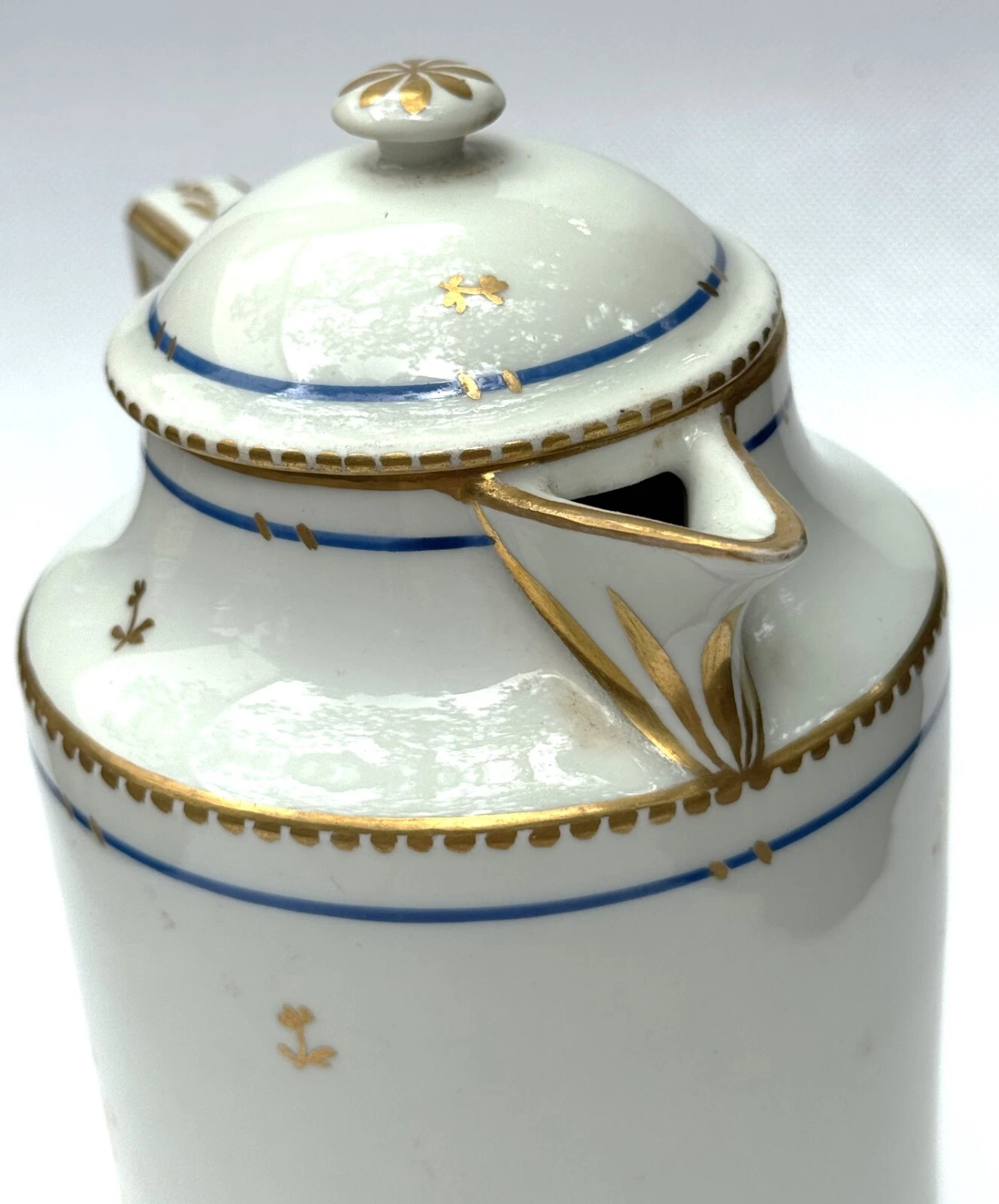 ELEGANT ANTIQUE ROYAL VIENNA GILT DECORATED COFFEE POT; c.1880; signed - Picture 3 of 8