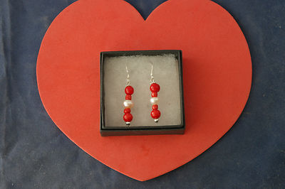 Schöne Ohrringe mit rotem Achat und Perlen 3 cm.lang + silberne Haken 