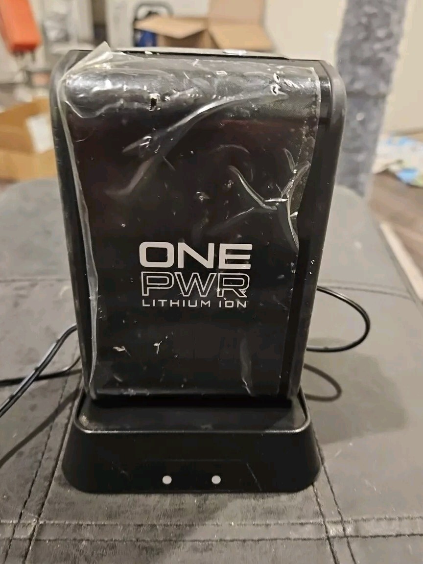 Hoover ONEPWR BH05000 Lithium-Ion Battery Charger for Hoover And  Battery