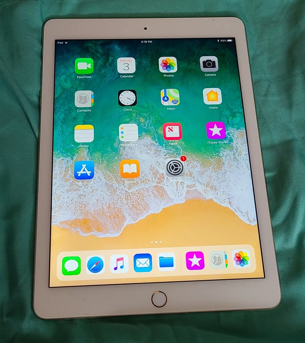 Apple iPad Air 2 16GB, Wi-Fi + Cellular (Unlocked), 9.7in - Gold (A1566)