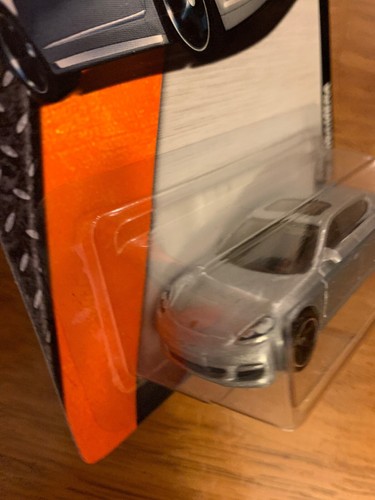 Matchbox - MBX Adventure City - Porsche Panamera - Picture 3 of 5