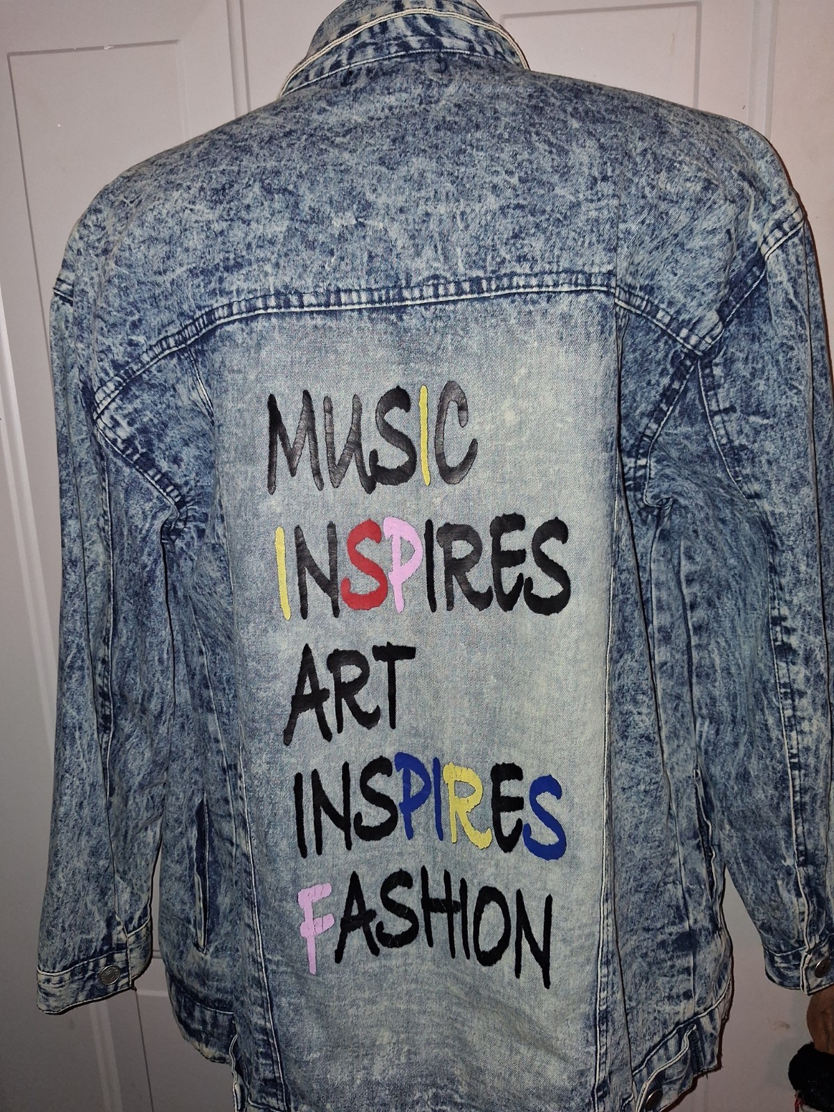 Thrill Jeans Acid Wash Denim Jacket Womens Sm Graphic Back Music Inspires Art