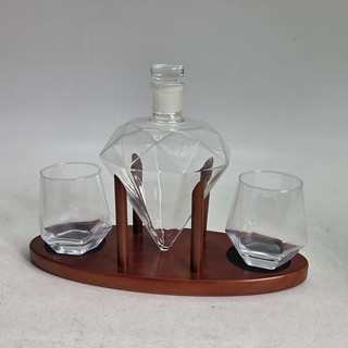 BeCeLe Diamond Shaped Whisky Decanter Set Glass Wooden Stand x 2 Glasses Boxed