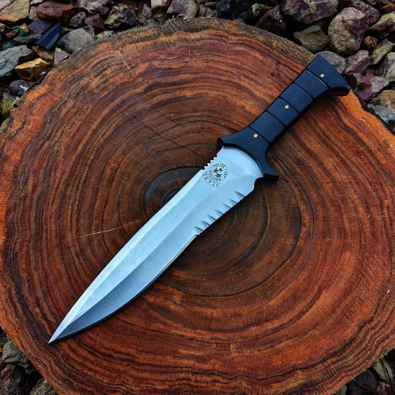 Cuchillo réplica RE4 personalizado hecho a mano D2 acero FullTang Resident Evil 4 Leon Kennedy Foto 3 de 4