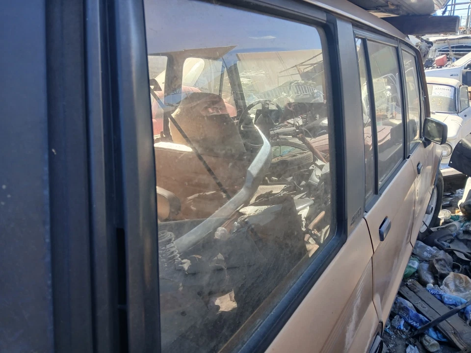 86 Trooper 4 door Used Left Quarter  Right/Passenger quarter glass ONLY - Image 2 of 4