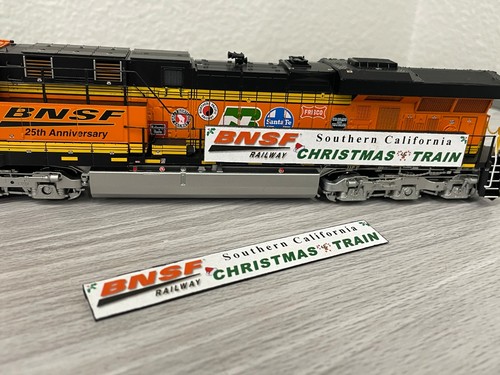 Custom HO Scale 3D Printed Part Locomotive Banner for Handrails - BNSF Christmas - 第 7/11 張圖片