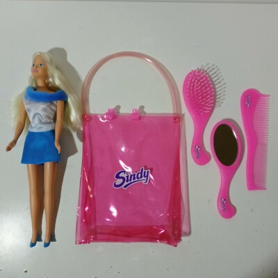 VTG 90's SINDY HASBRO EUROPEAN IN GREAT CONDITION & MIRROR, BRUSH - BLUE