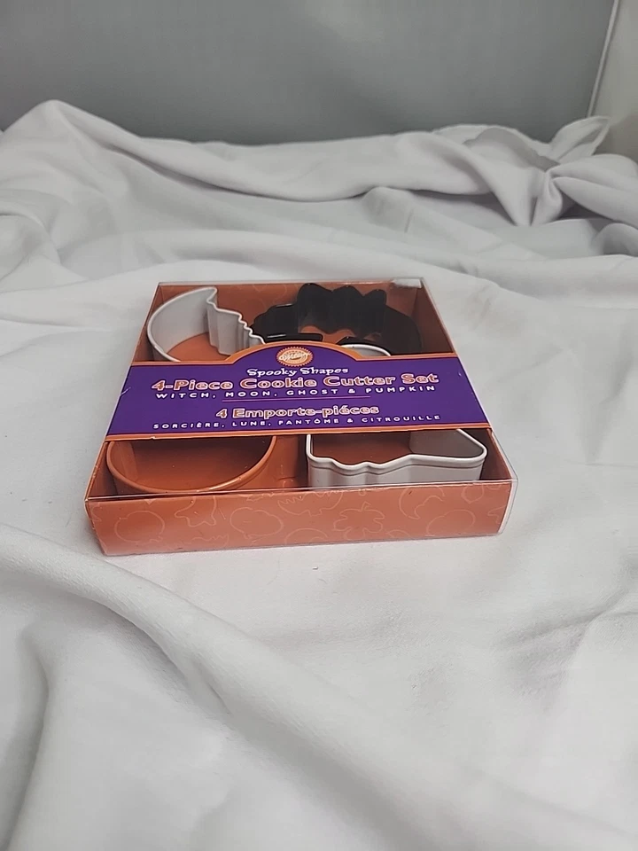 JUEGO DE CORTADOR DE GALLETAS WILTON Espeluznante 4 piezas Bruja Fantasma Luna Calabaza Halloween NUEVO  Foto 2 de 4