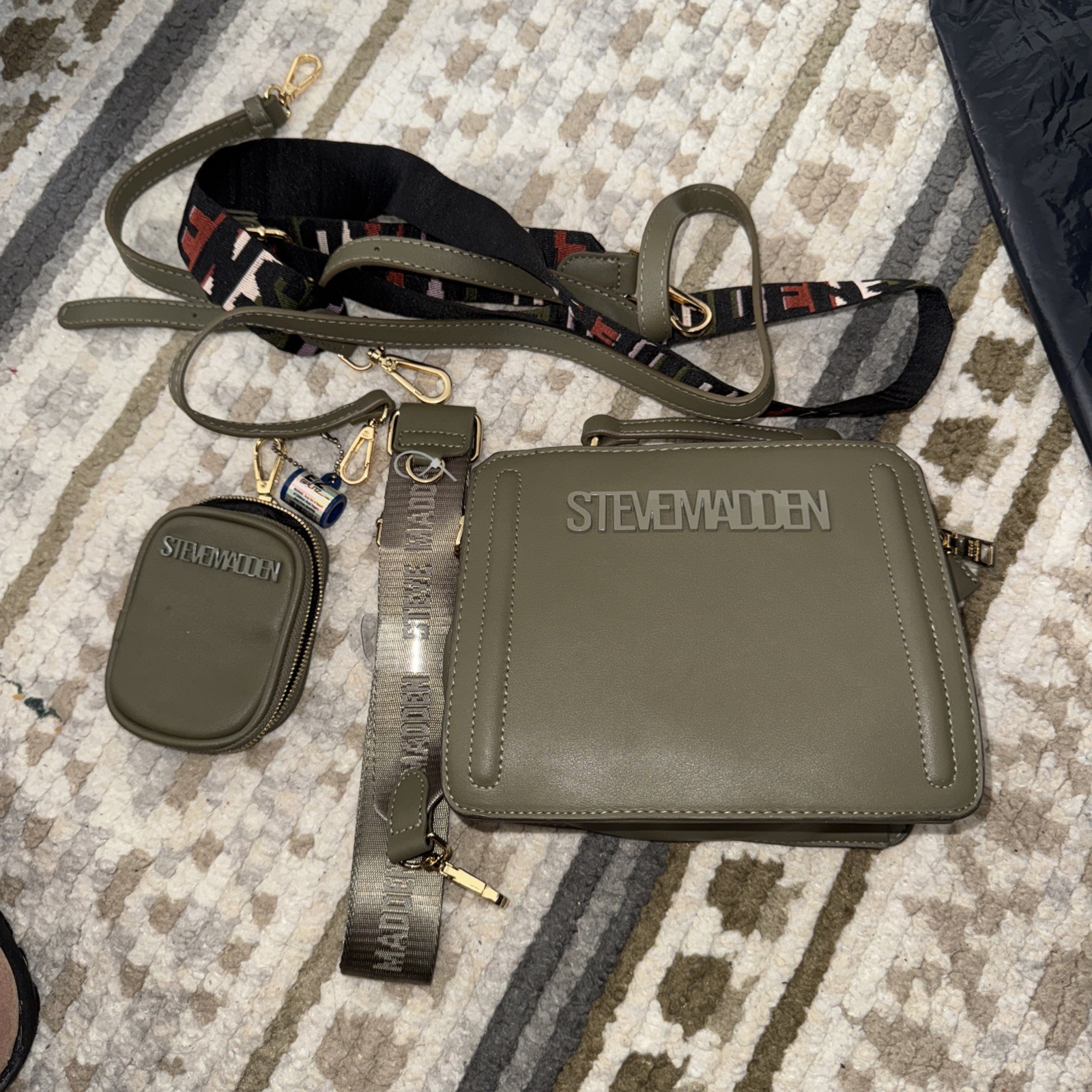 Steve Madden BEVELYNN Satchel Crossbody BAG, Air Pod CASE  Olive Green