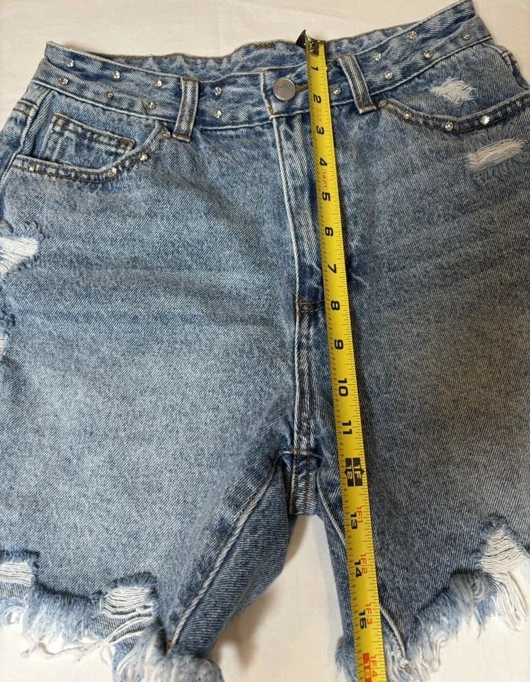 Pantalones cortos de mezclilla desgastados para mujer Barbie Forever 21 talla M llamativos lindos caprichosos Foto 4 de 4