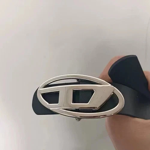 Cinturón de cuero negro unisex con hebilla de metal Diesel D - Elegante para jeans Foto 2 de 4