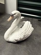 Beautiful Lladró porcelain figurine titled “Swan With Wings Spread” (#05231).