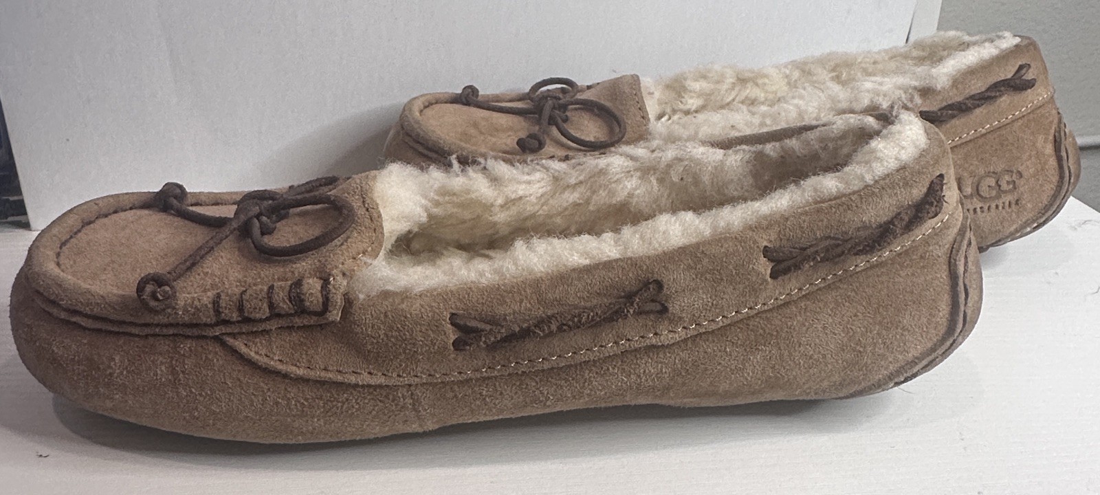 APL UGG ciabatte donna Tate mocassino foderato lana scamosciato marrone castagno taglia 7 senza scatola