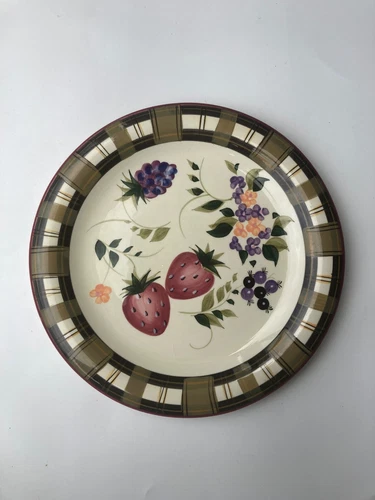 Oneida Strawberry Plaid Dinner Plates 10 5/8'' Retired pattern. 4 available