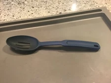 Pampered Chef Blue Nylon Plastic High Heat Resistant 428 Degrees Slotted Spoon