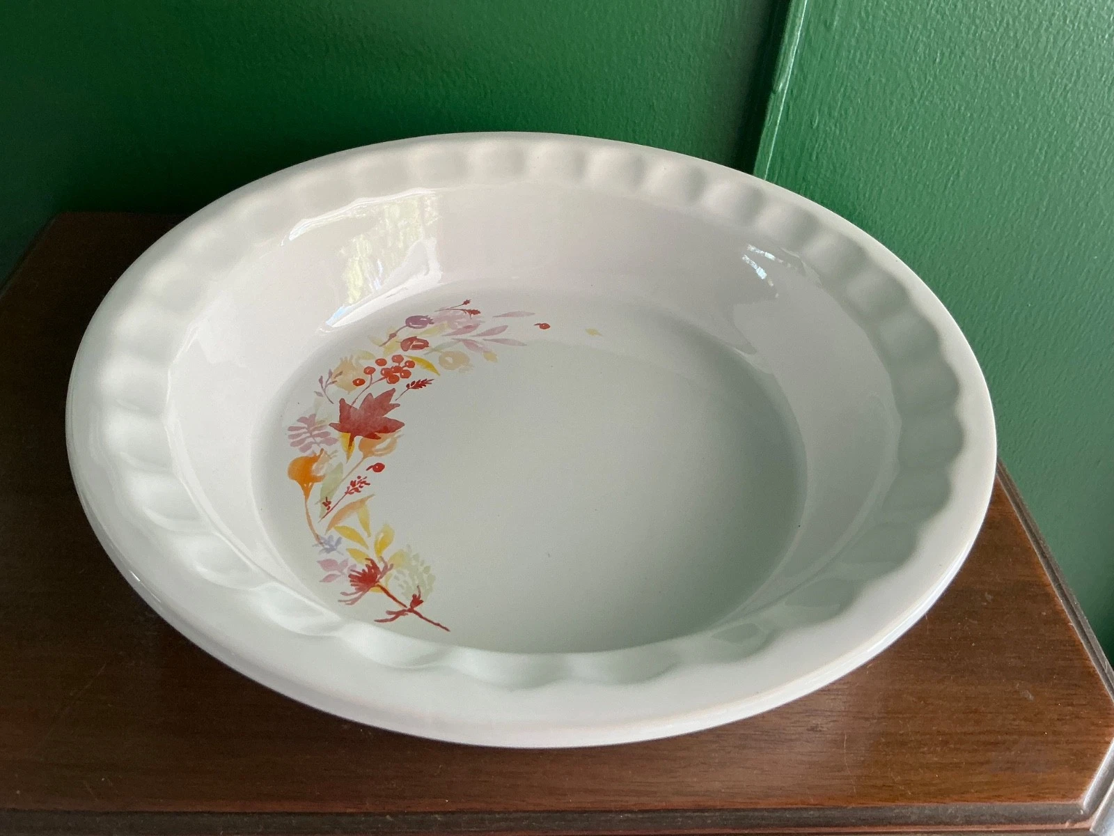 Le Creuset Autumn Leaves Stoneware Pie Dish