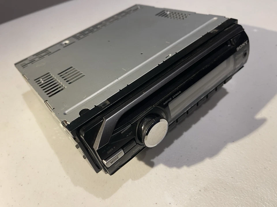 Sony CDX GT63UIW AM/FM Compact Disc Player - Image 3 of 4