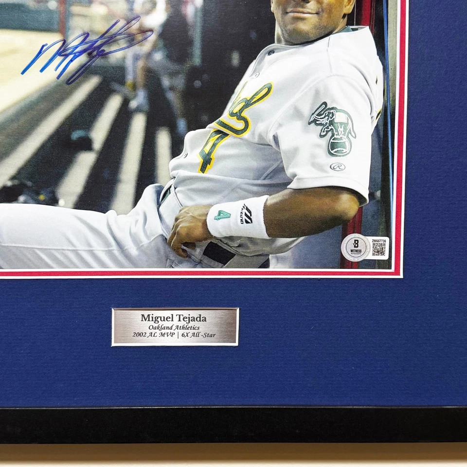 FOTO FIRMADA POR Miguel Tejada | oakland athletics | 2002 al mvp | enmarcado | certificado de autenticidad bajo Foto 4 de 4