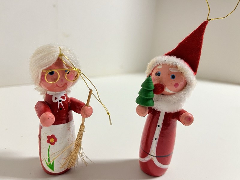 Hand Painted Mr & Mrs Santa Claus Wooden Christmas Ornaments Vintage Taiwan