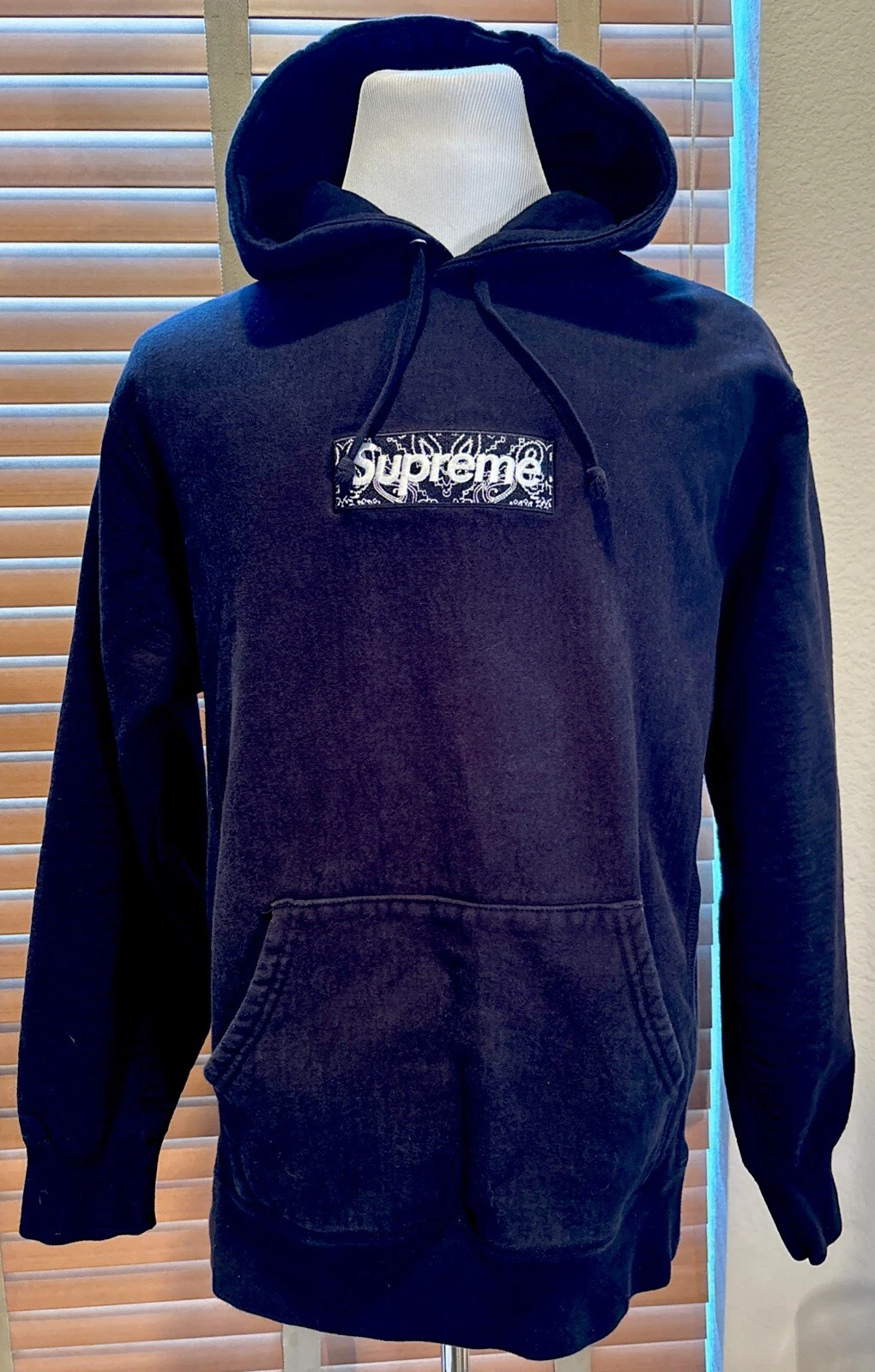 Sweat à capuche noir logo Supreme Bandana Box taille L. P18703