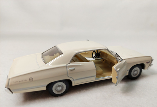 Chevrolet Impala 1967 clásico diecast escala 1:43 blanco Kinsmart de colección envío rápido - Imagen 10 de 10