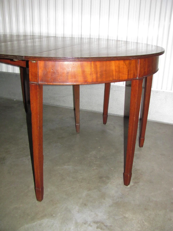 Antique American Federal Hepplewhite Mahogany Extending Dining Table Circa 1790 - Image 4 of 4