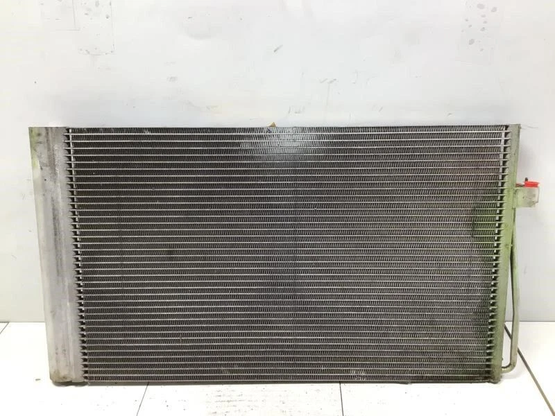 Condensador de aire acondicionado BMW 535XI 2008 se adapta a 08-10 BMW 535i de fábrica Foto 2 de 4