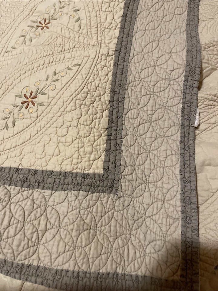 Queen Beige Quilt With Small Floral Design With 2 Standard Shams eBay