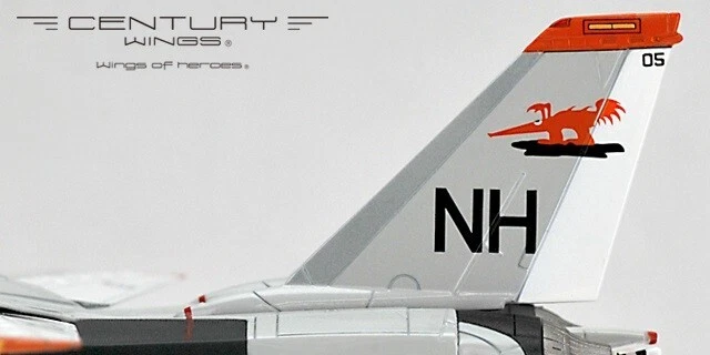 Century Wings CW001618, F-14A, US Navy VF-114, "Aardvarks" USS Kitty Hawk NH105 - Image 3 of 4