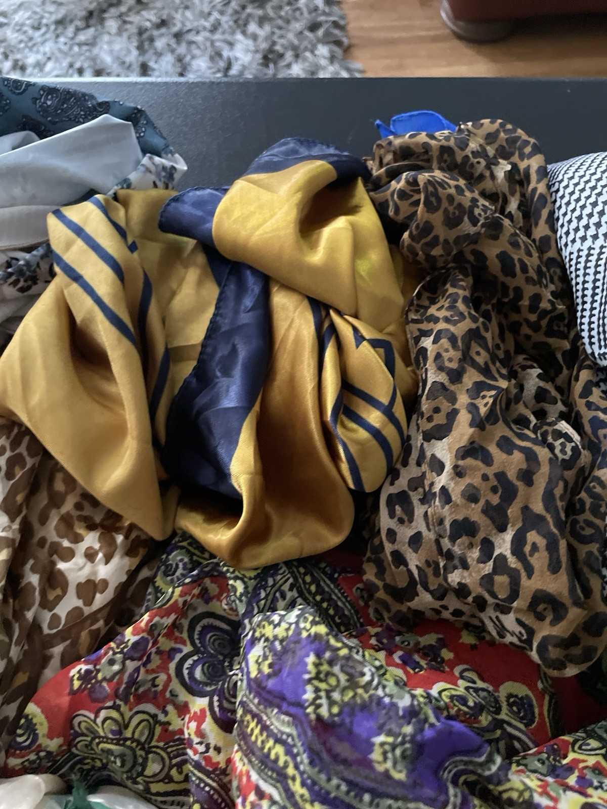 Scarves VTG bundle - image 6