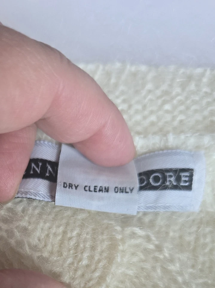 Suéter para mujer JENNIFER MOORE crema talla grande manga larga cuello en V Foto 4 de 4