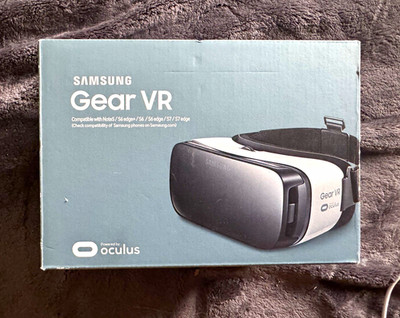 Samsung Gear VR Smartphone VR-Headset powered by Oculus, Weiß/Schwarz
