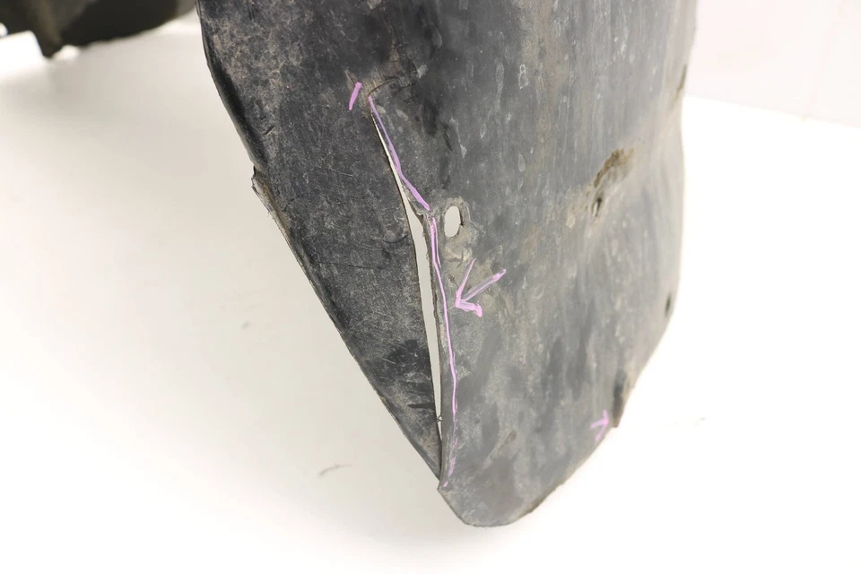 2001-2005 AUDI ALLROAD QUATTRO 2,7 л - передняя правая накладка на крыло / брызговик - Изображение 2 из 4