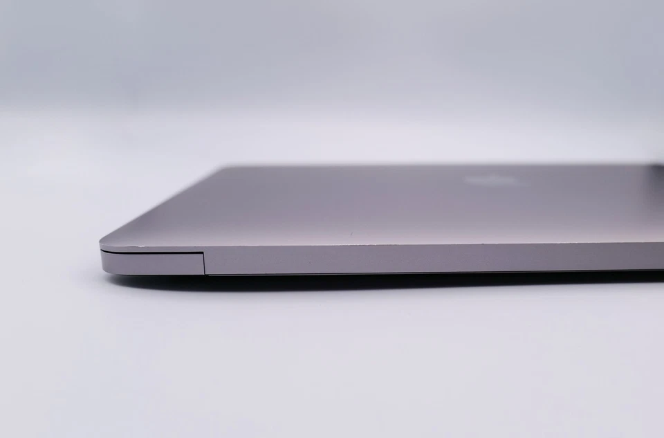 MacBook Air 13 3 Zoll - 8 GB RAM - 256 GB SSD In Space Grau NEUWERTIG  - Bild 4 von 4