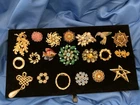 20 Vintage Costume Jewelry Brooches And Pins Gold Tones And Silver Rhinestones
