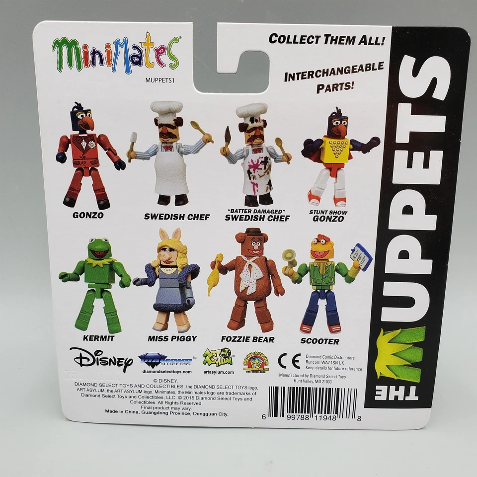 Muppets Fozzie Bear Scooter Minimates Figura con Portapapeles de Pollo de Goma Foto 4 de 4