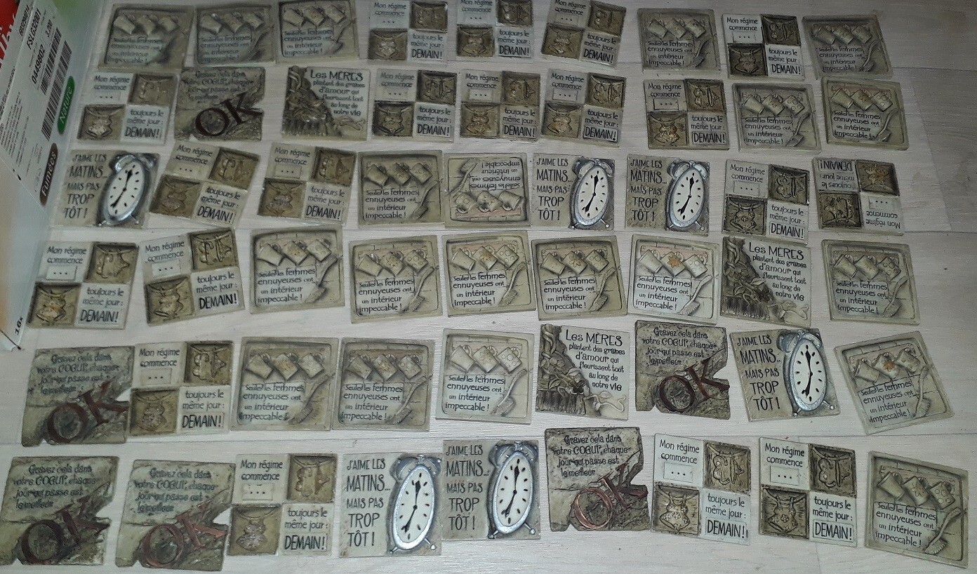 Lot revendeur 54 magnet aimant plaque déco relief pierre blanche 7x7x0.8 cm