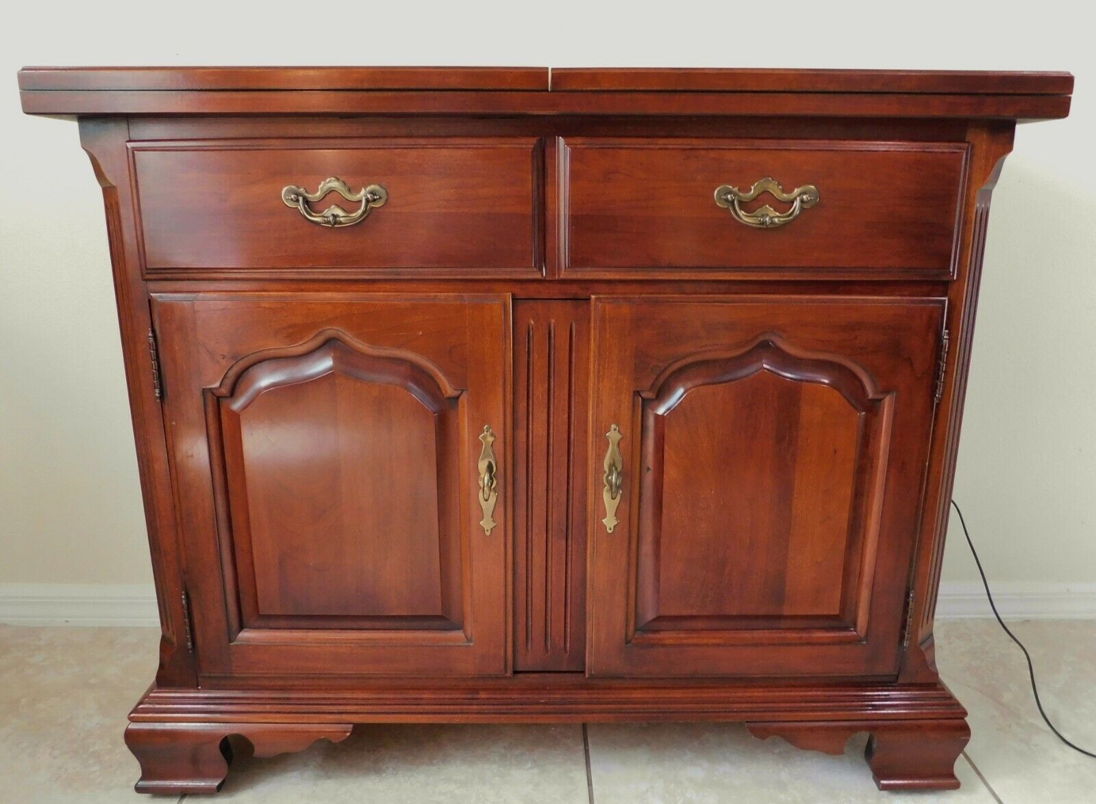 Beautiful Vintage Thomasville Solid Mahogany Rolling Sideboard Server Buffet