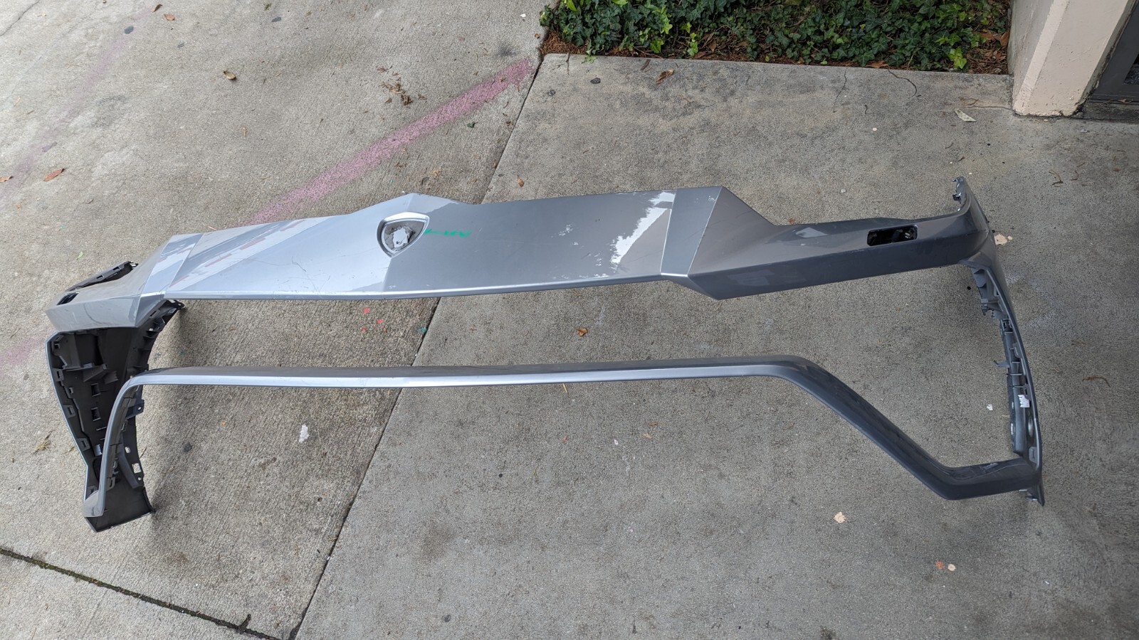 2019-2023 Lamborghini URUS front bumper Upper Cover  OEM