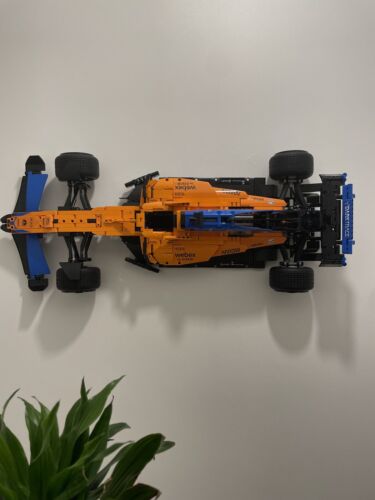 Horizontal Wall mount LEGO Technic McLaren F1 Formula 1 Race Car 42141 Display - Afbeelding 1 van 6