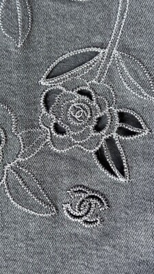 $3450 2024 24P CHANEL GRAY JEANS CC LOGO EMBROIDERED DENIM