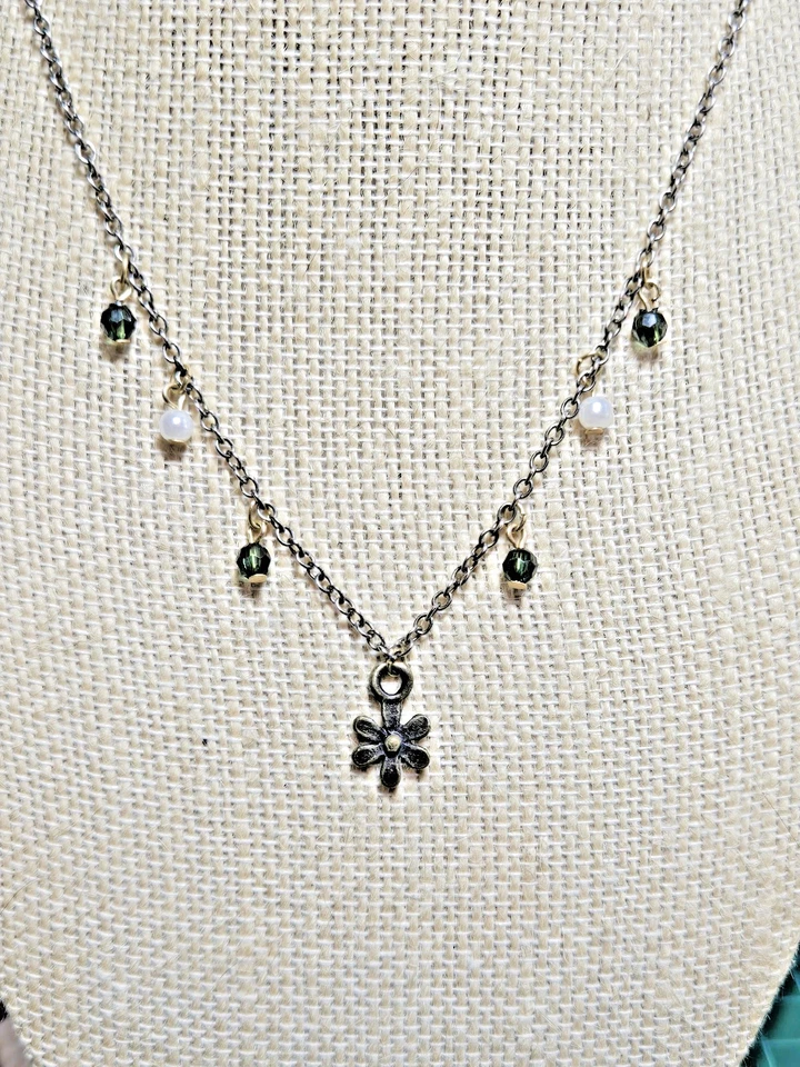 Vintage Silver Tone Green Beads Faux Pearls Dangle Flower Pendant Necklace Foto 2 de 4