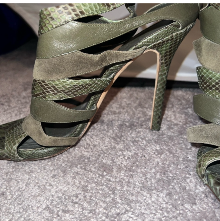 Hot green leather Gucci peep toe strappy heels size 10.5