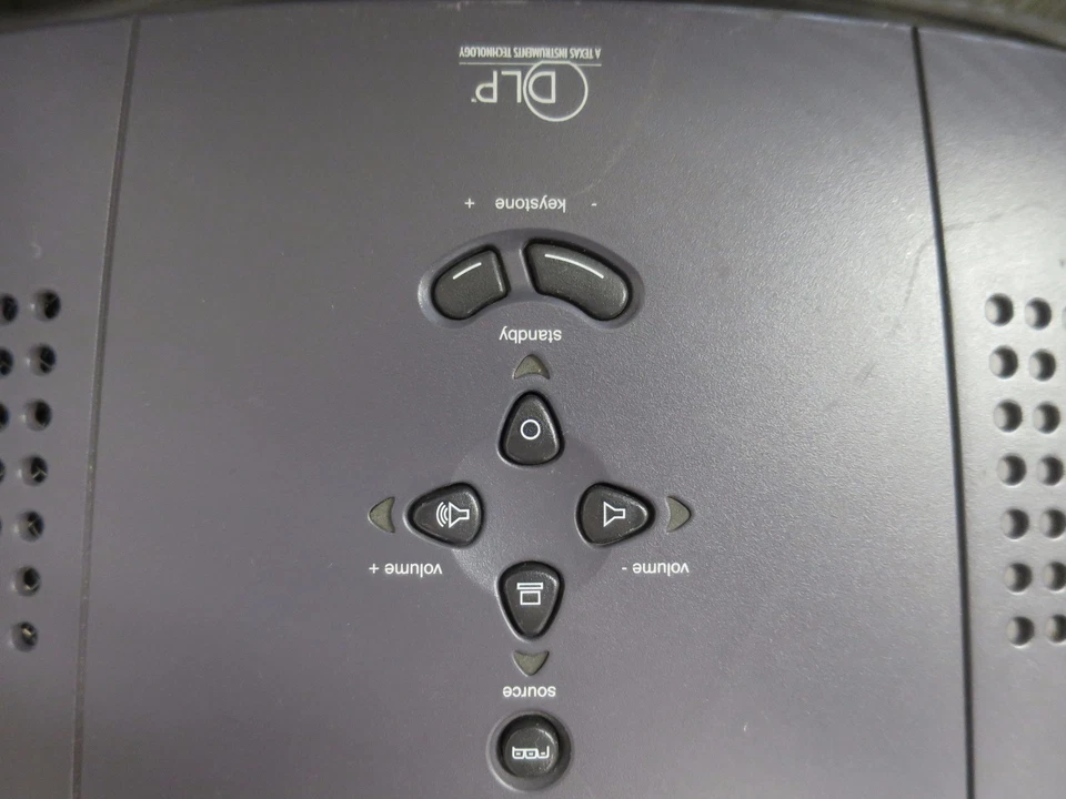 BOXLIGHT MODEL CD-600m Projector LAMP & POWER CORD + CARRY CASE 1342hrs - Image 4 of 4